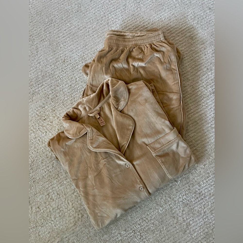 SKIMS Velour Loungewear Set - Gold 2024